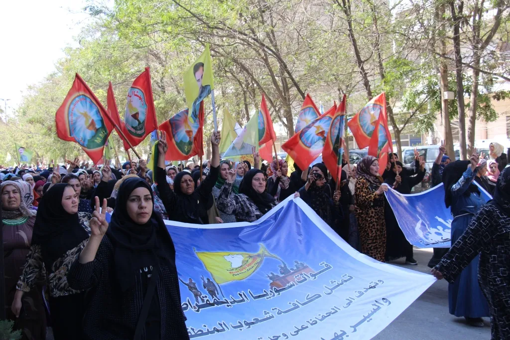 Şêniyên Minbicê: Me bi sekna xwe li kêlek hêzên xwe çete têk birin