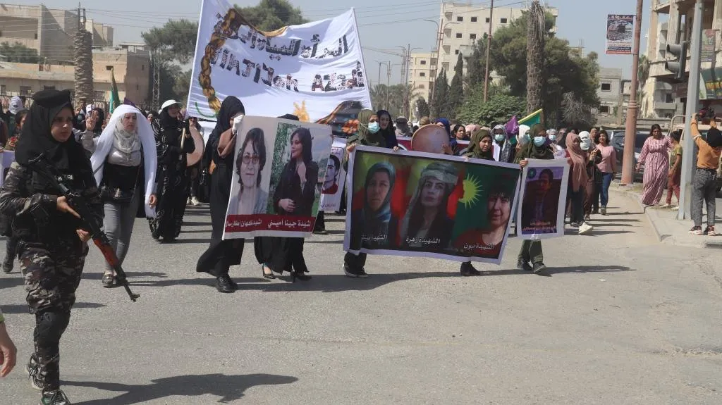 ​​​​​​​Bi hezaran jinan Jîna Emînî bi bîr anî