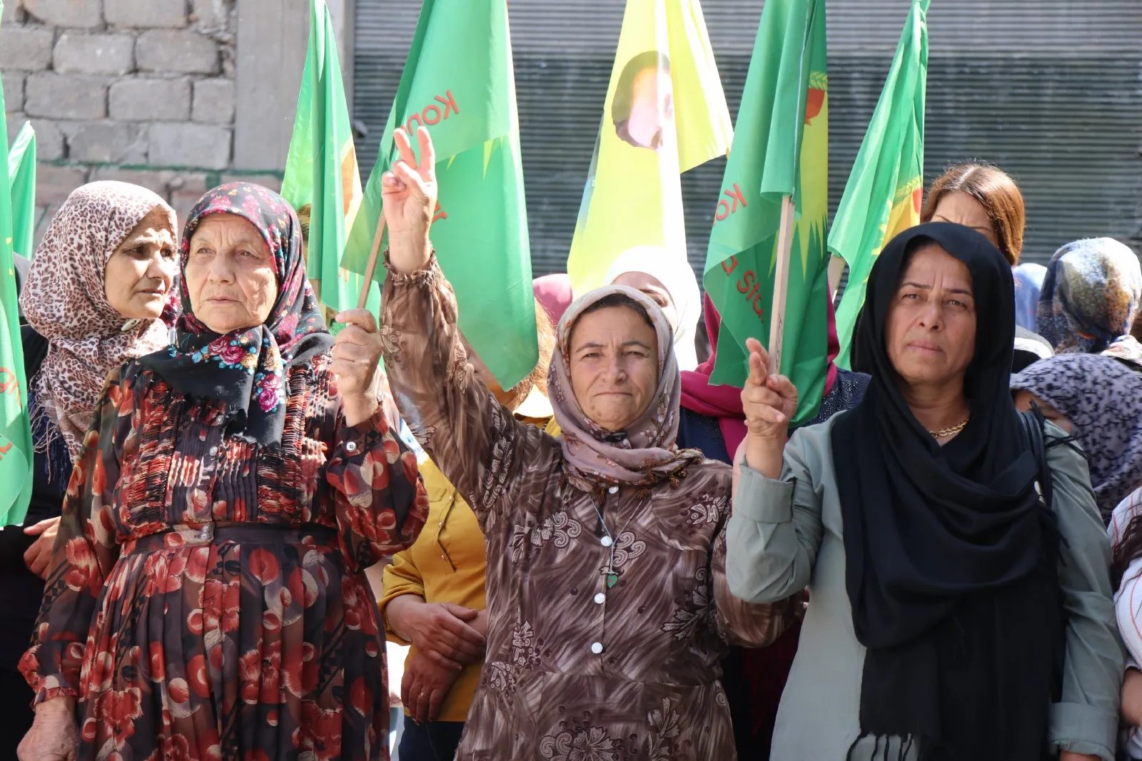 ​​​​​​​Bi hezaran jinan Jîna Emînî bi bîr anî
