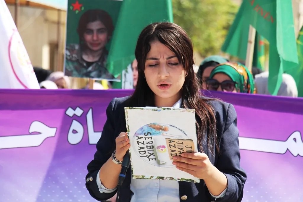 ​​​​​​​Bi hezaran jinan Jîna Emînî bi bîr anî