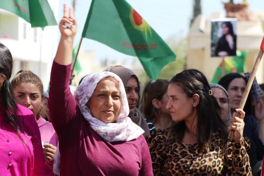 ​​​​​​​Bi hezaran jinan Jîna Emînî bi bîr anî