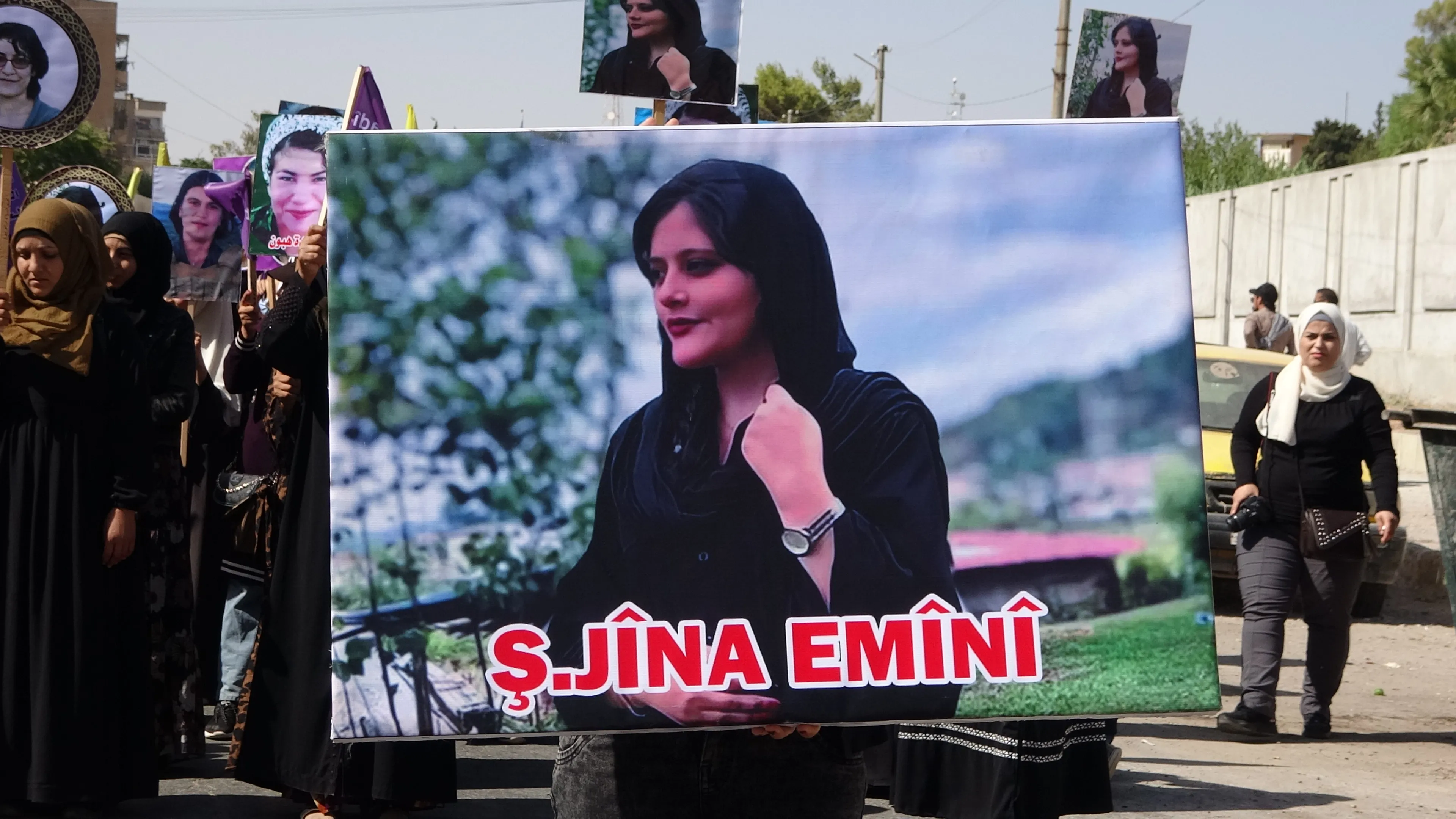 ​​​​​​​Bi hezaran jinan Jîna Emînî bi bîr anî