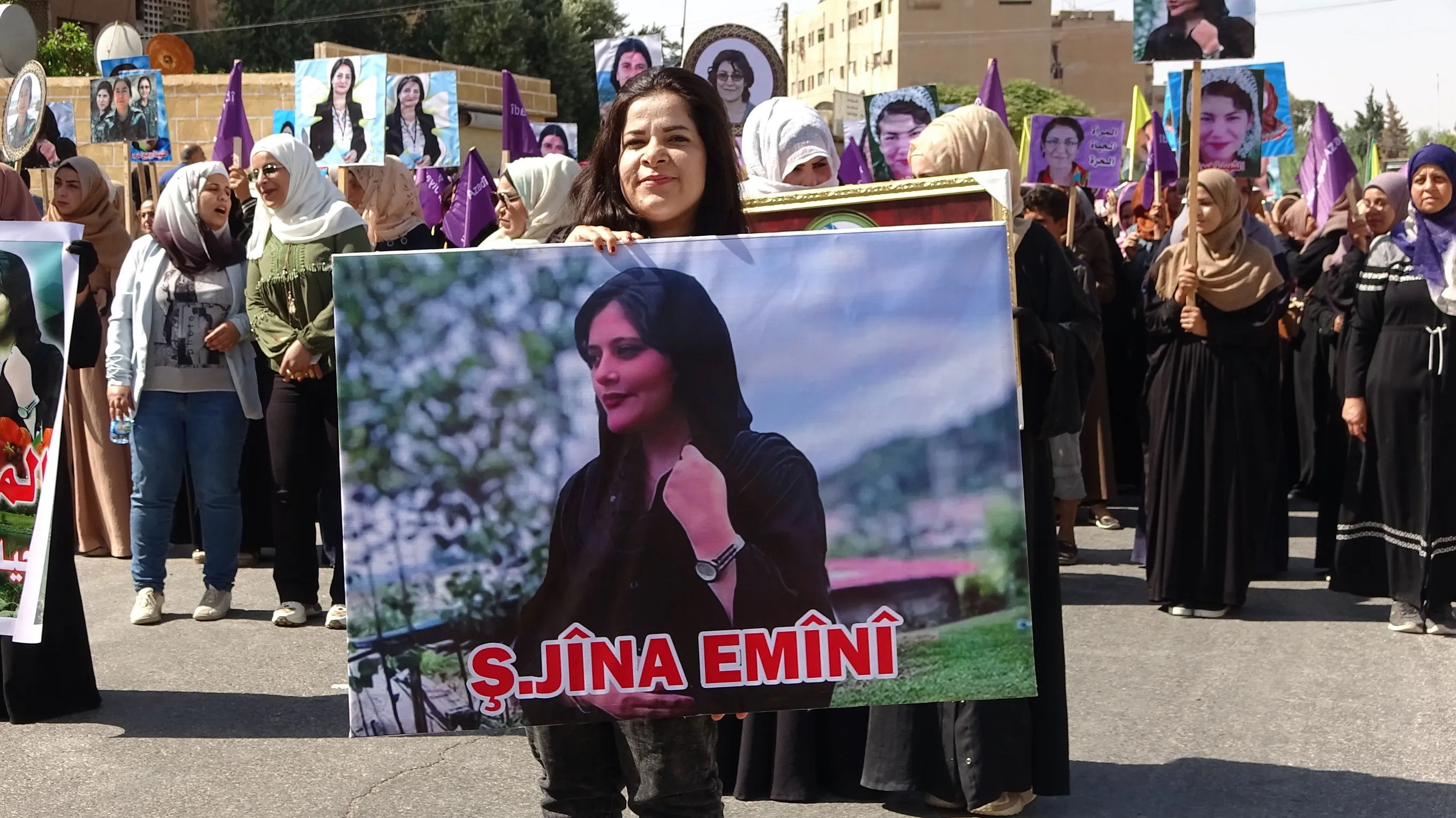 ​​​​​​​Bi hezaran jinan Jîna Emînî bi bîr anî