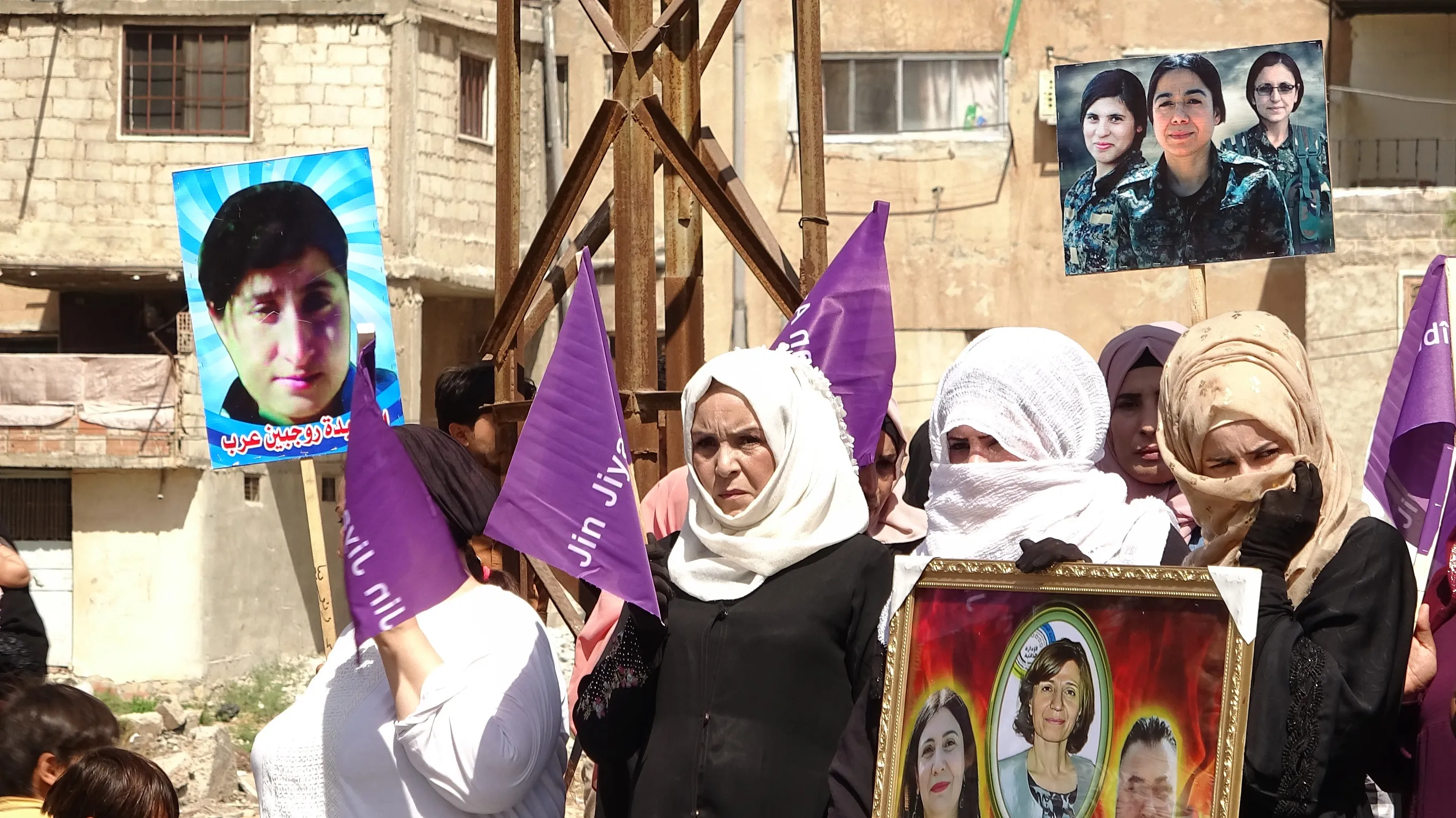 ​​​​​​​Bi hezaran jinan Jîna Emînî bi bîr anî