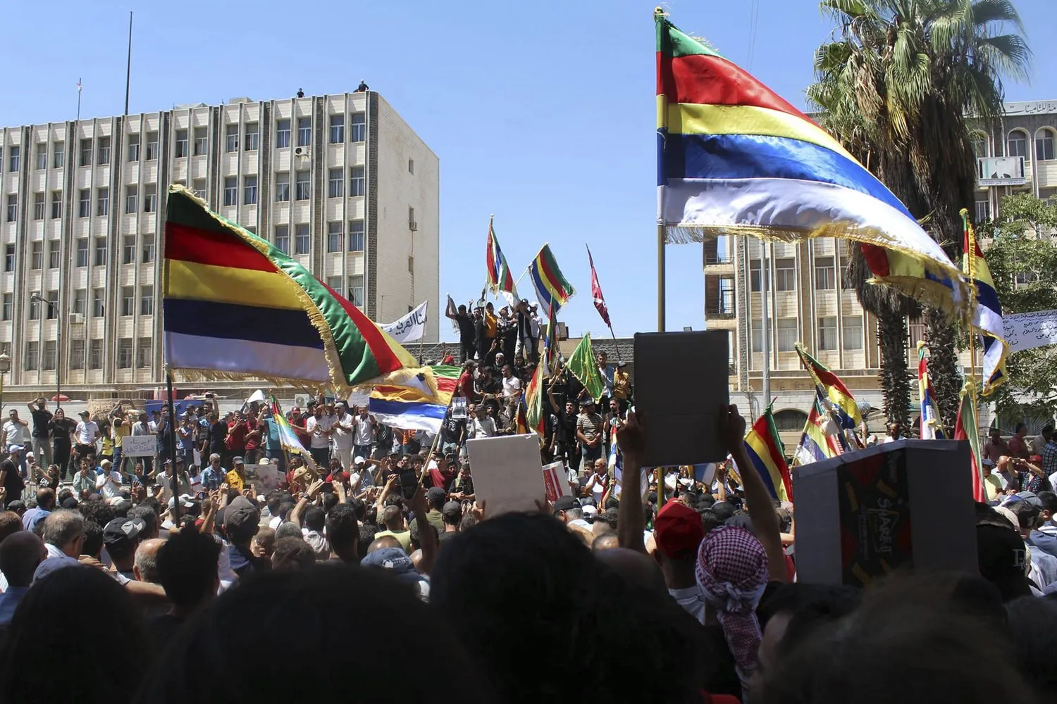 Xelkê Siwêdayê teqezî bi guhertina siyasî dikin