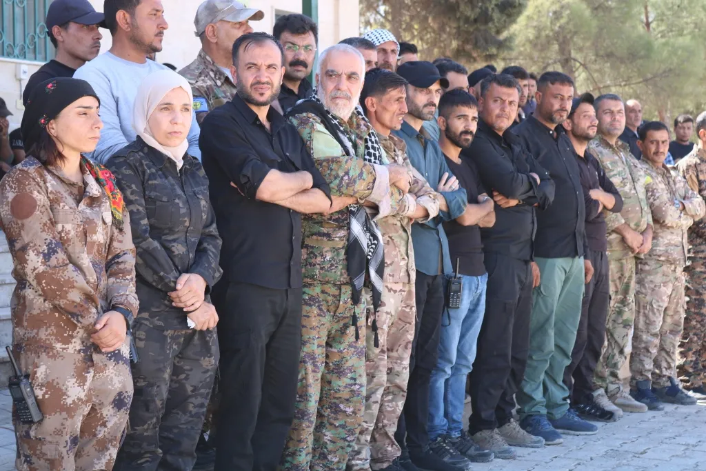 Xelkê Minbicê şehîdekî xwe oxir kir