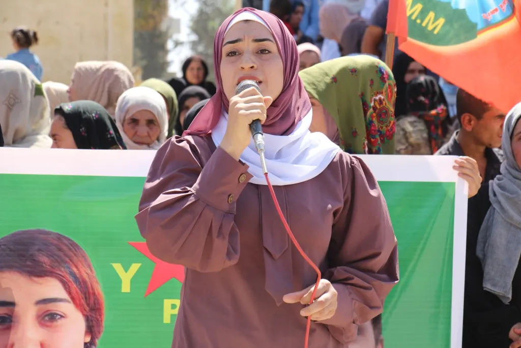 Xelkê Minbicê cenazeyê şehîd Nûcan Ocalan oxir kir