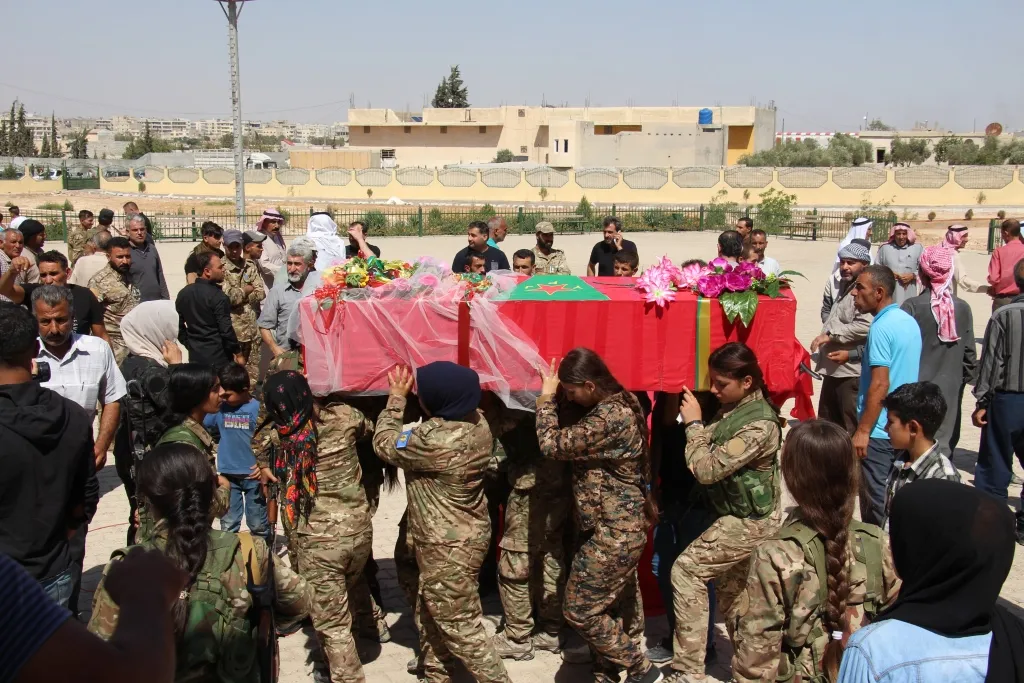 Xelkê Minbicê cenazeyê şehîd Nûcan Ocalan oxir kir