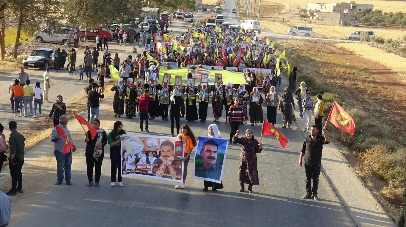 'Em ê sînoran bişkînin û Rêber Apo azad bikin'