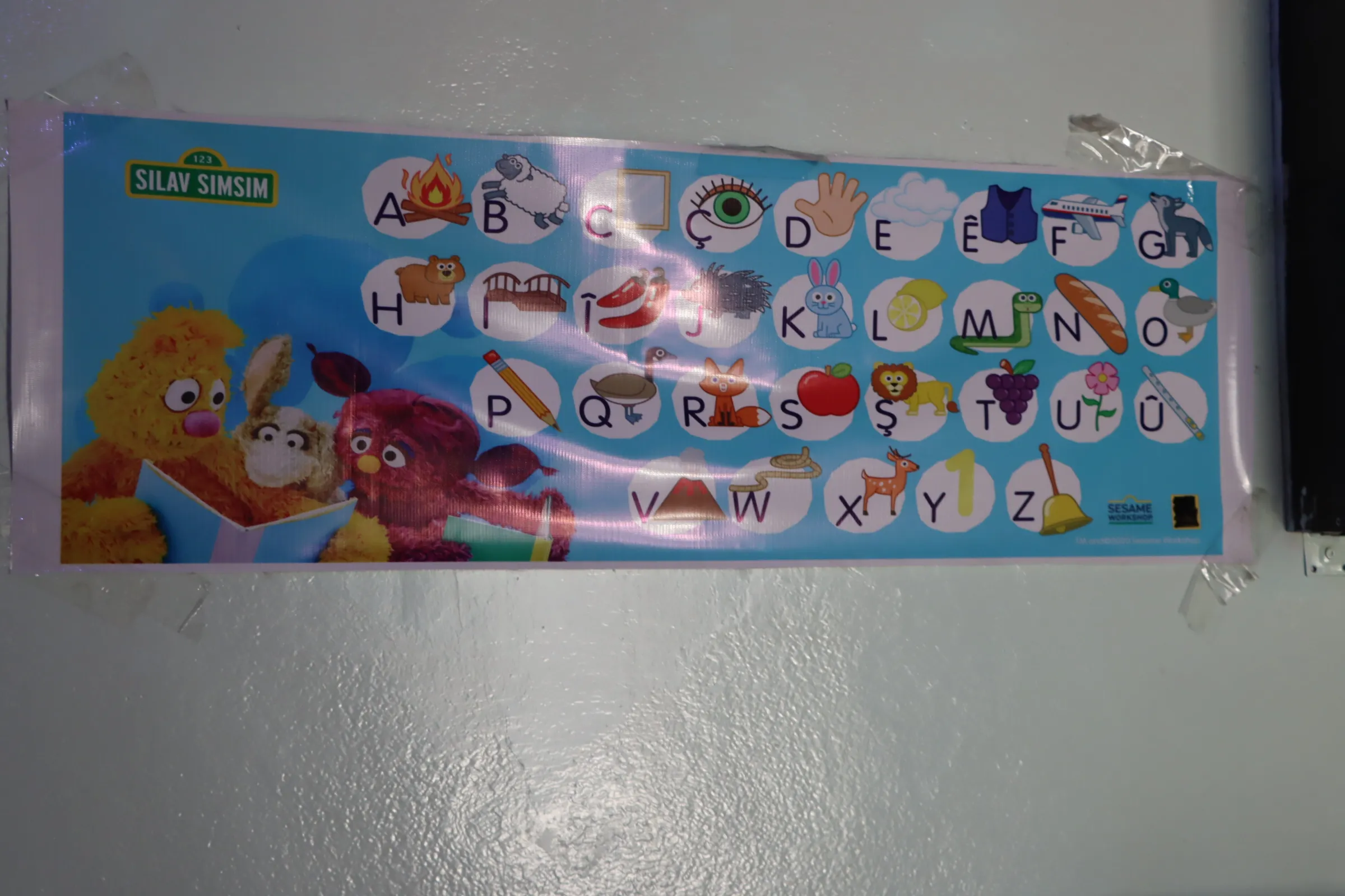 ​​​​​​​Ehlen Simsum behremendiyên zarokan pêş dixe