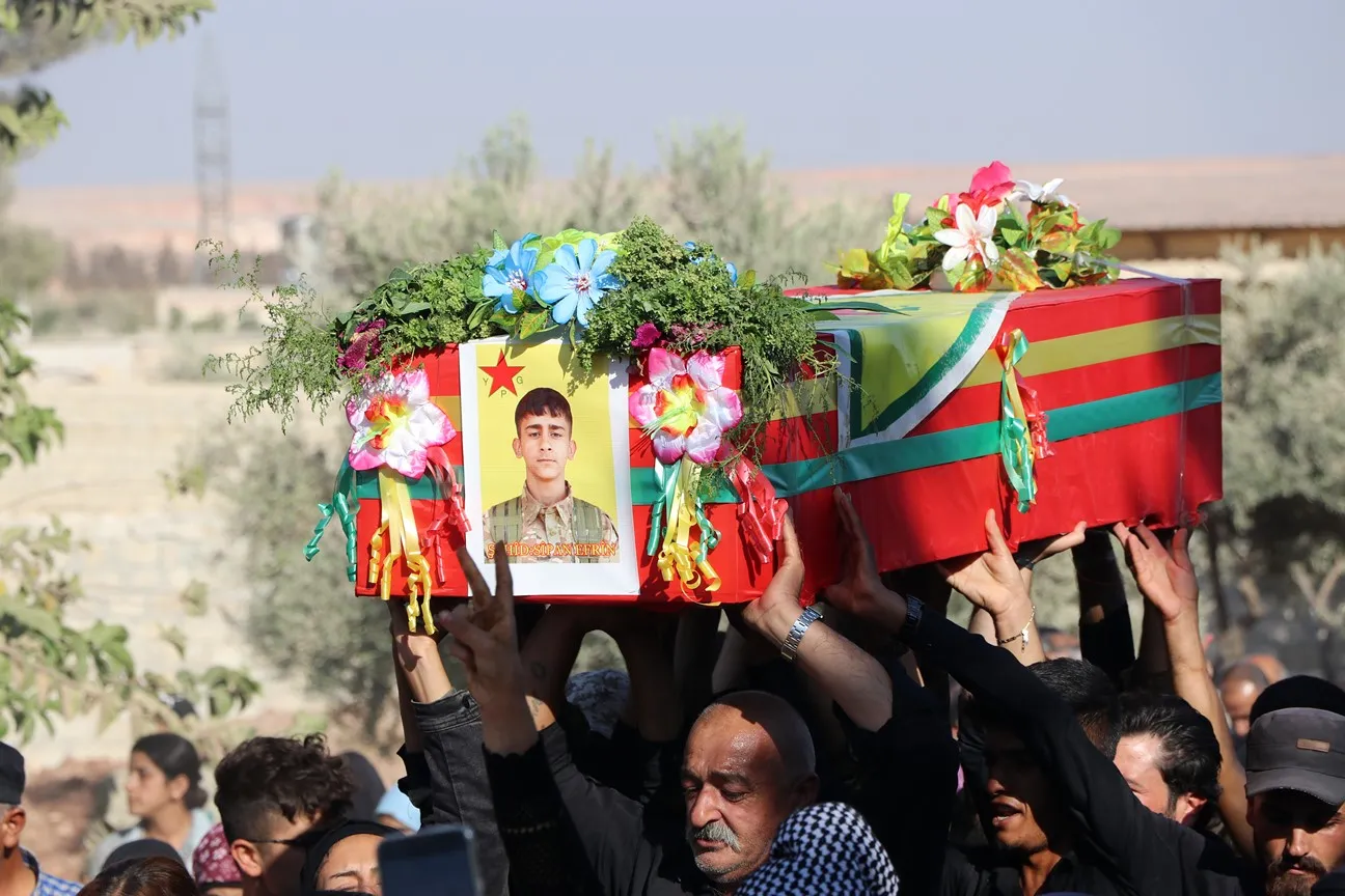 Şêniyên Efrîn û Şehbayê cenazeyê şehîd Sîpan Efrîn oxir kir