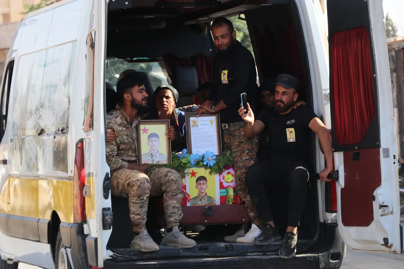 Şêniyên Efrîn û Şehbayê cenazeyê şehîd Sîpan Efrîn oxir kir