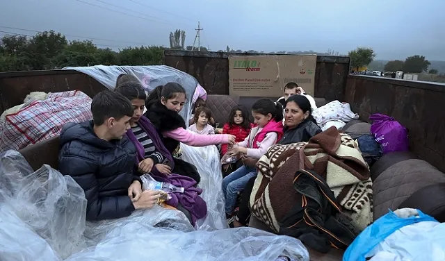 Nivsîkarekî ermenî: Rûsan Ermenî bi tenê hiştin