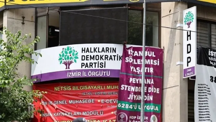 Polîsên Tirk girtin ser avahiyên HDP’ê yên Îzmîrê