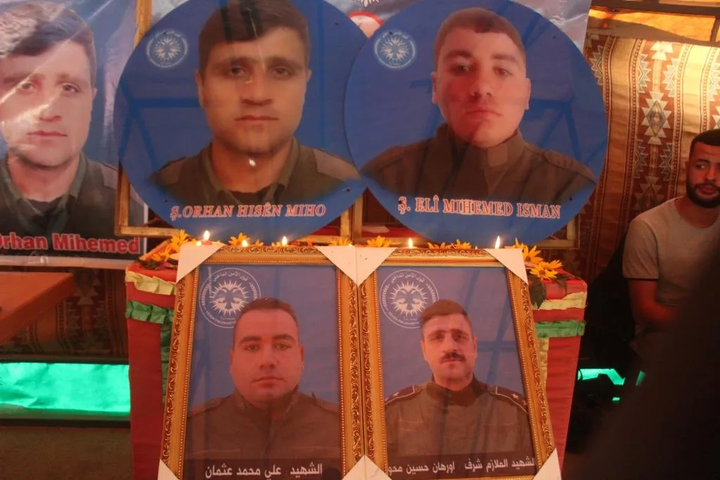 ​​​​​​​Xelkê herêma Firatê sersaxî da malbatên şehîd Elî Osman û Orhan Miho