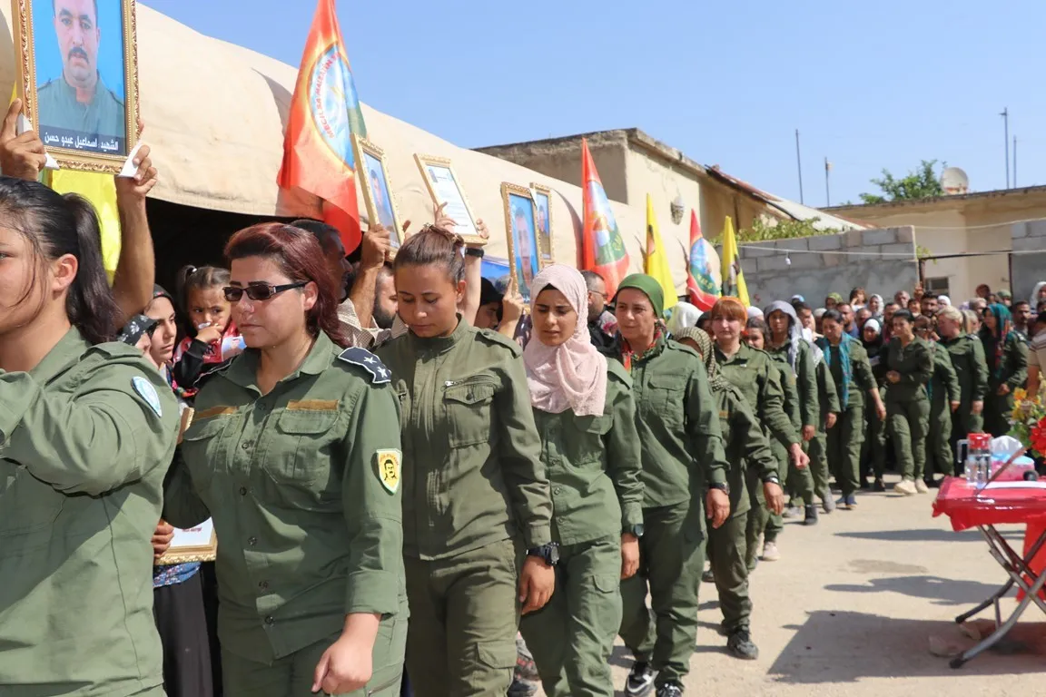 ​​​​​​​Sersaxî dan malbatên şehîd Cemîl û şehîd Îsmaîl