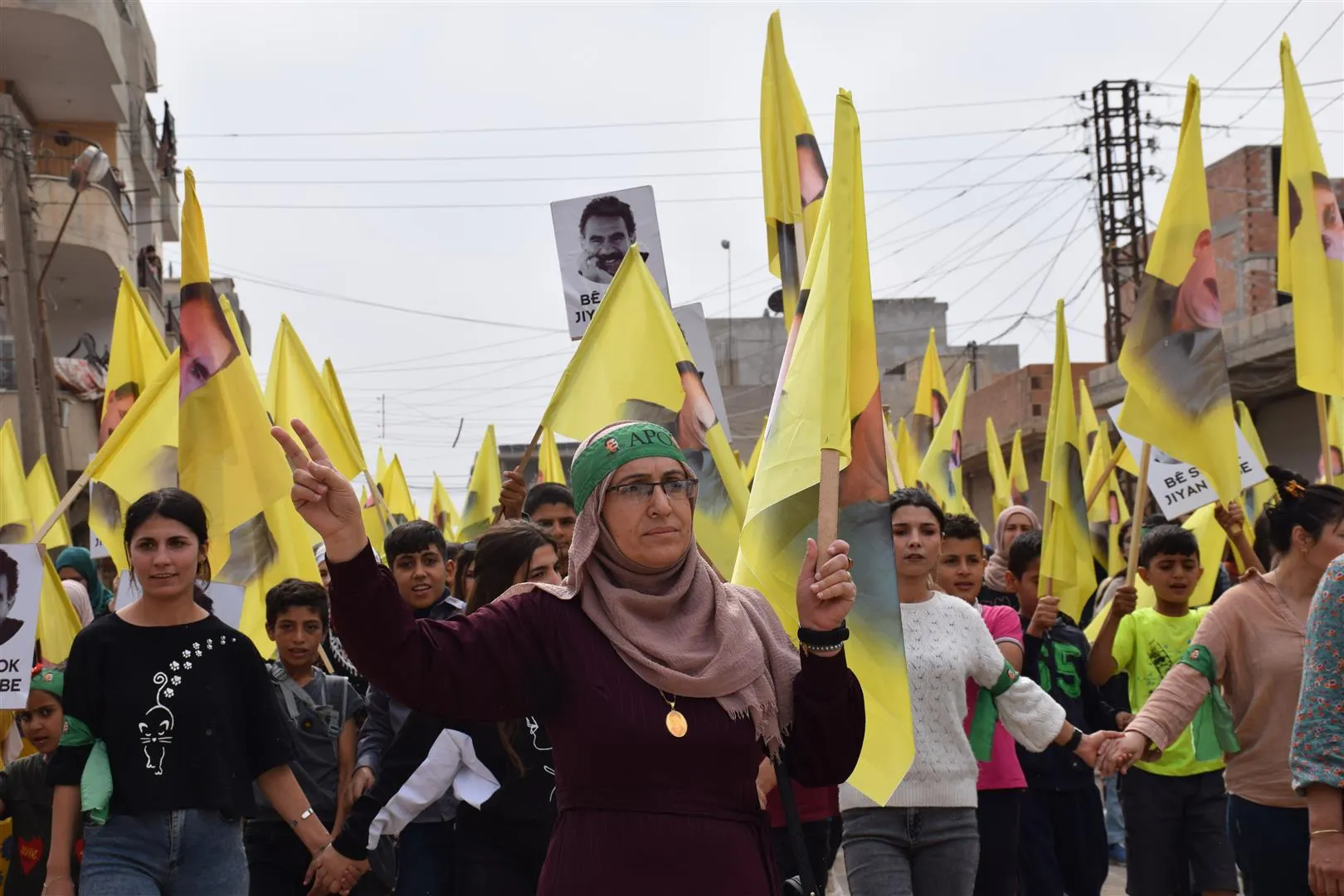Li Hesekê meşa li dijî komplo û êrişên dewleta Tirk