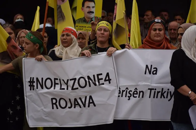 Bi hezaran xelkê Qamişloyê teqezî bi berxwedanê kir