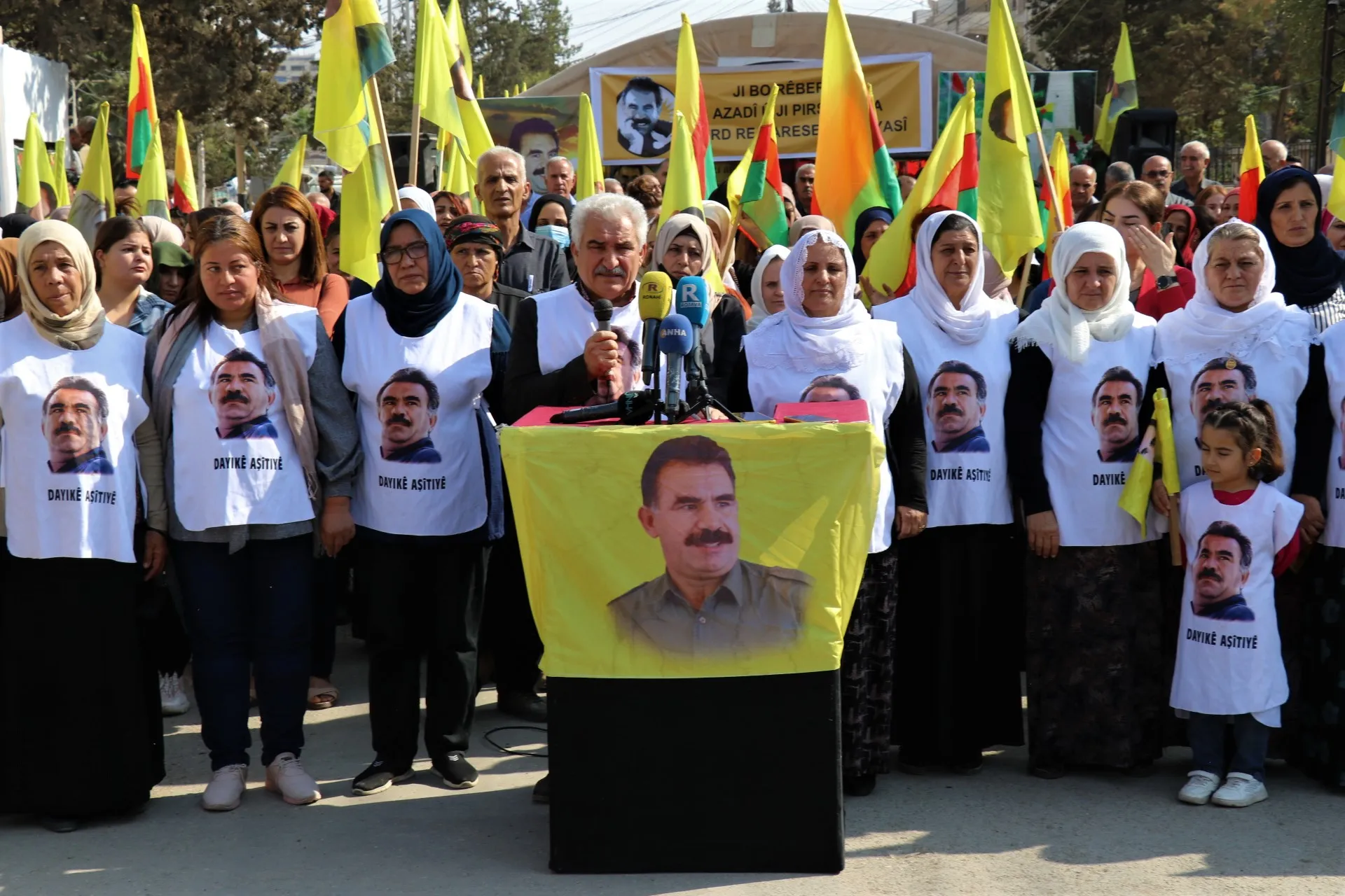 Li Qamişloyê ji bo piştgiriya azadiya fîzîkî ya Rêber Ocalan çalakiya konvedanê