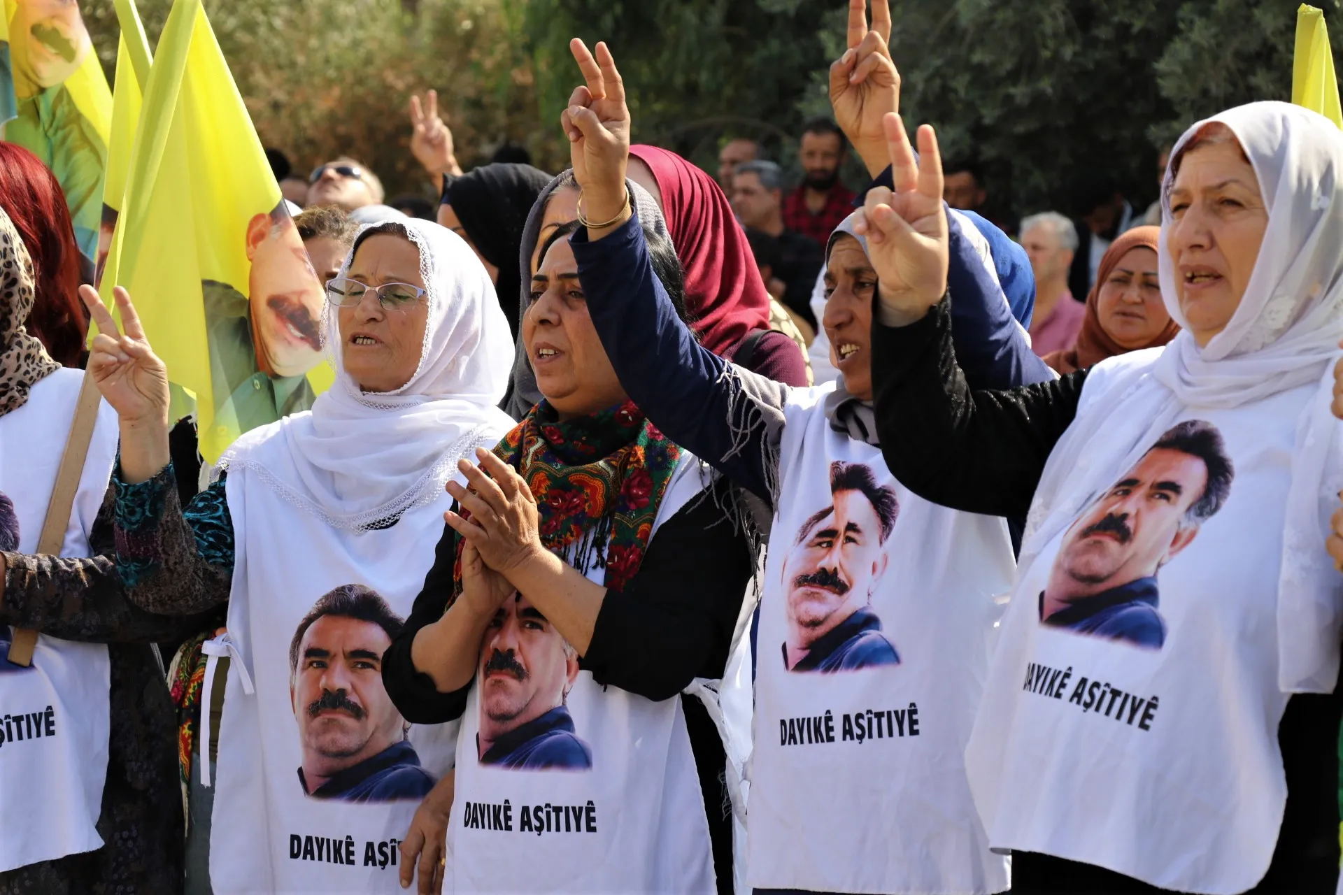 Li Qamişloyê ji bo piştgiriya azadiya fîzîkî ya Rêber Ocalan çalakiya konvedanê