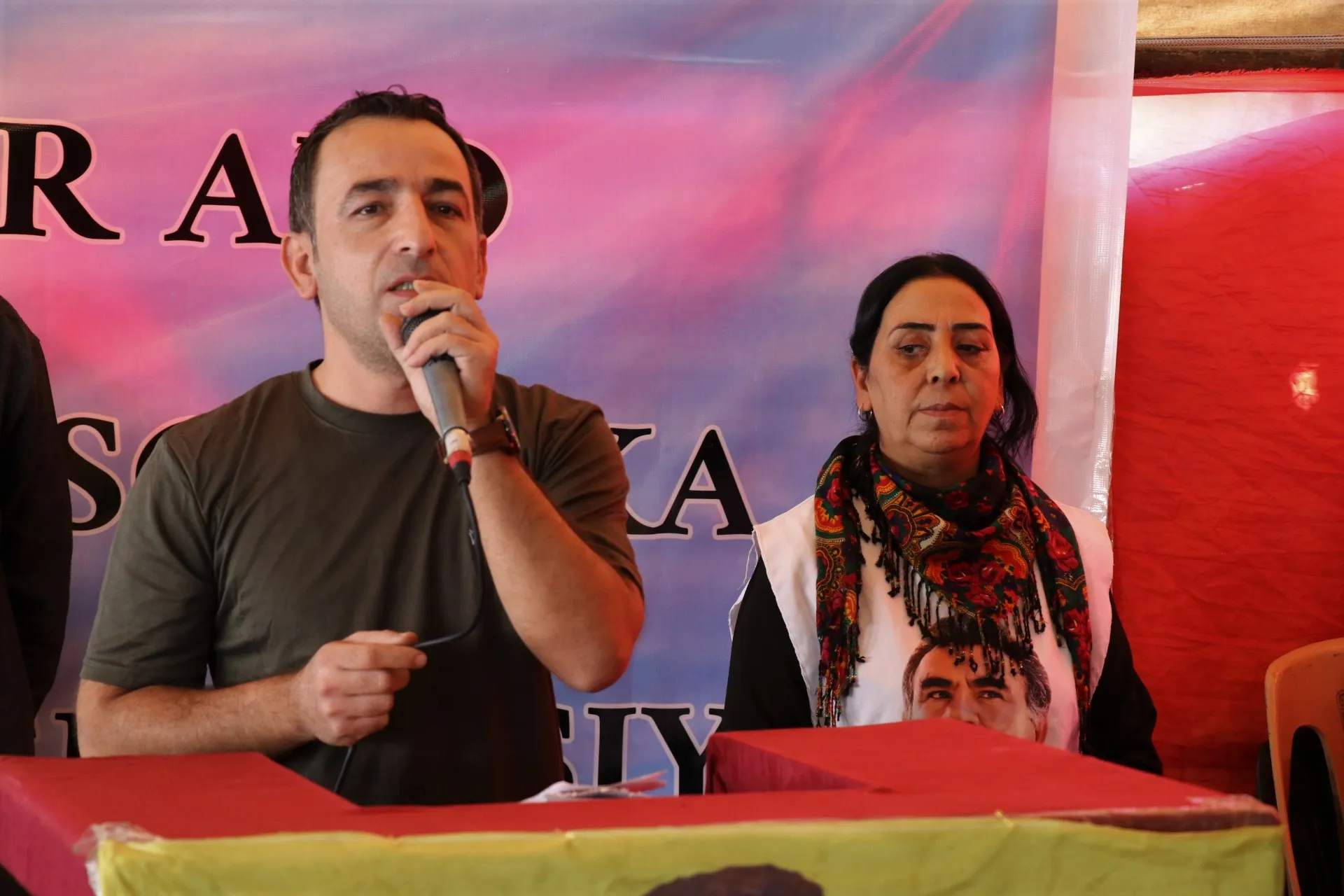 Li Qamişloyê ji bo piştgiriya azadiya fîzîkî ya Rêber Ocalan çalakiya konvedanê