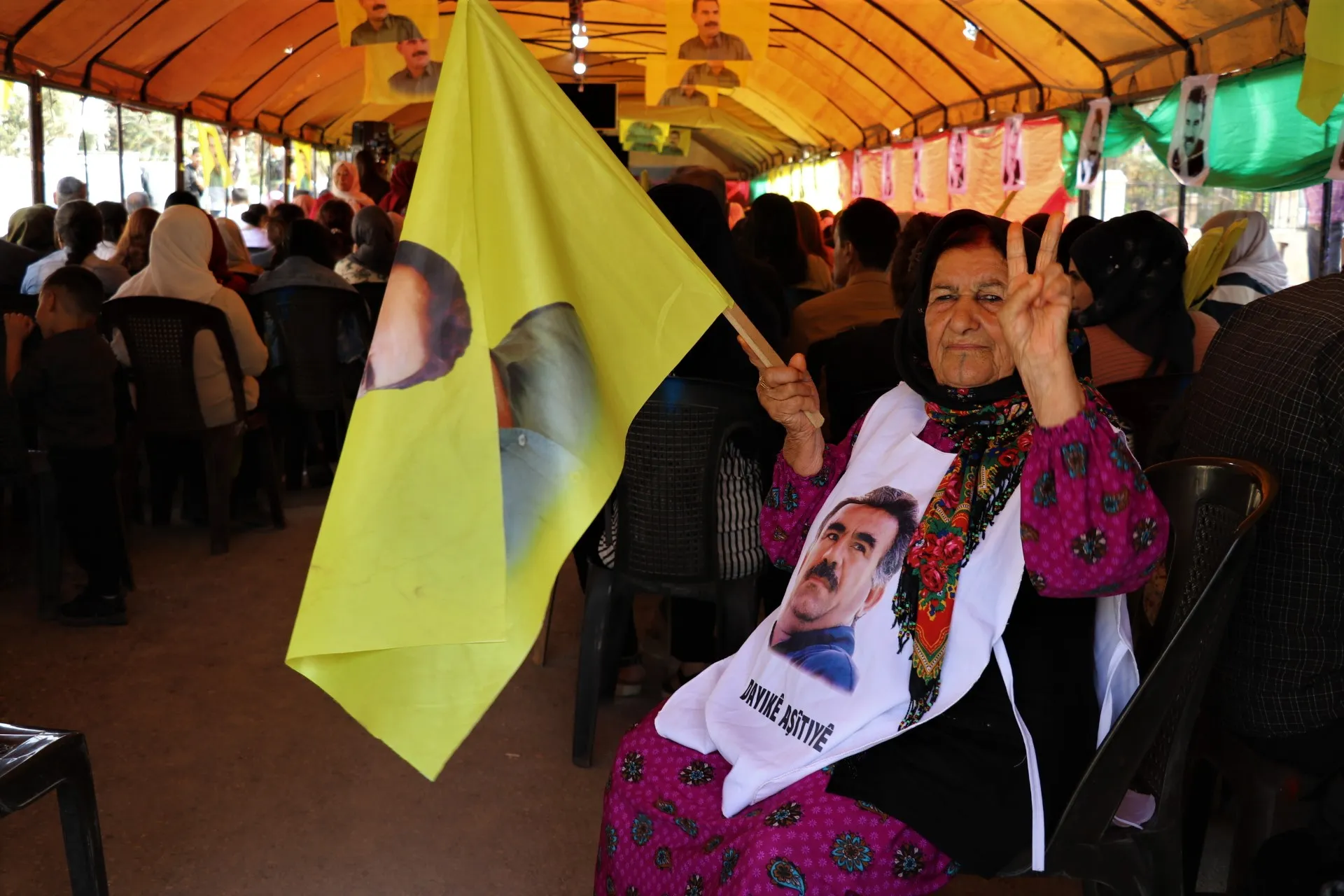 Li Qamişloyê ji bo piştgiriya azadiya fîzîkî ya Rêber Ocalan çalakiya konvedanê
