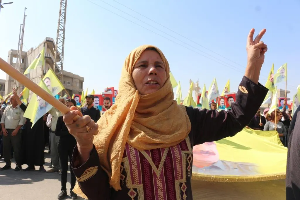 ​​​​​​​Li Minbic û Kobanê meşên li dijî komployê