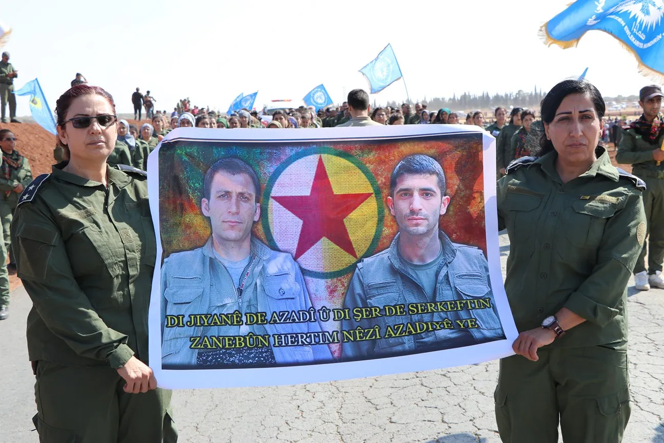 ​​​​​​​Cenazeyên 2 şehîdan bi merasîmekê hatin veşartin
