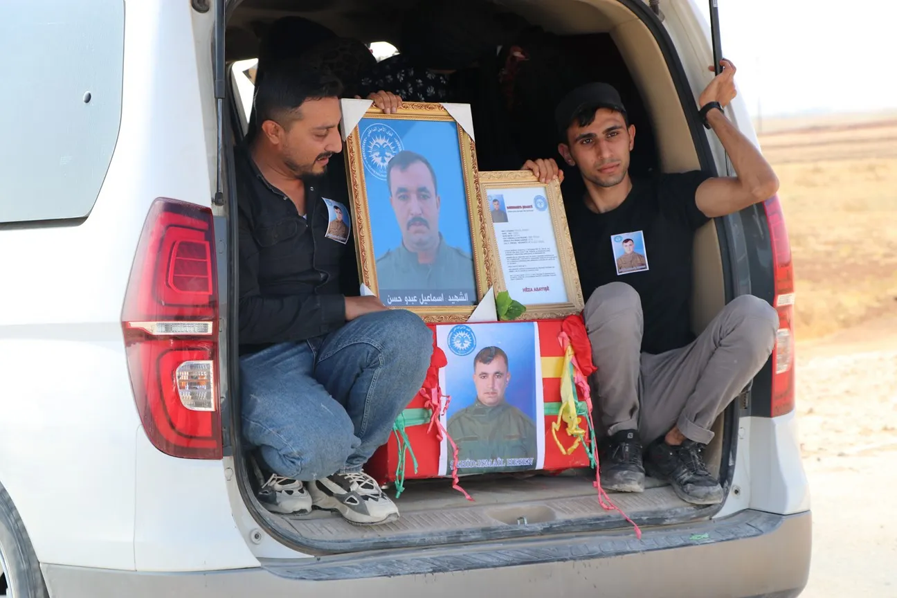 ​​​​​​​Cenazeyên 2 şehîdan bi merasîmekê hatin veşartin
