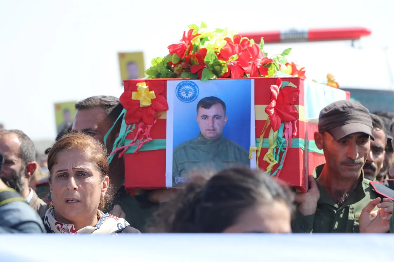 ​​​​​​​Cenazeyên 2 şehîdan bi merasîmekê hatin veşartin