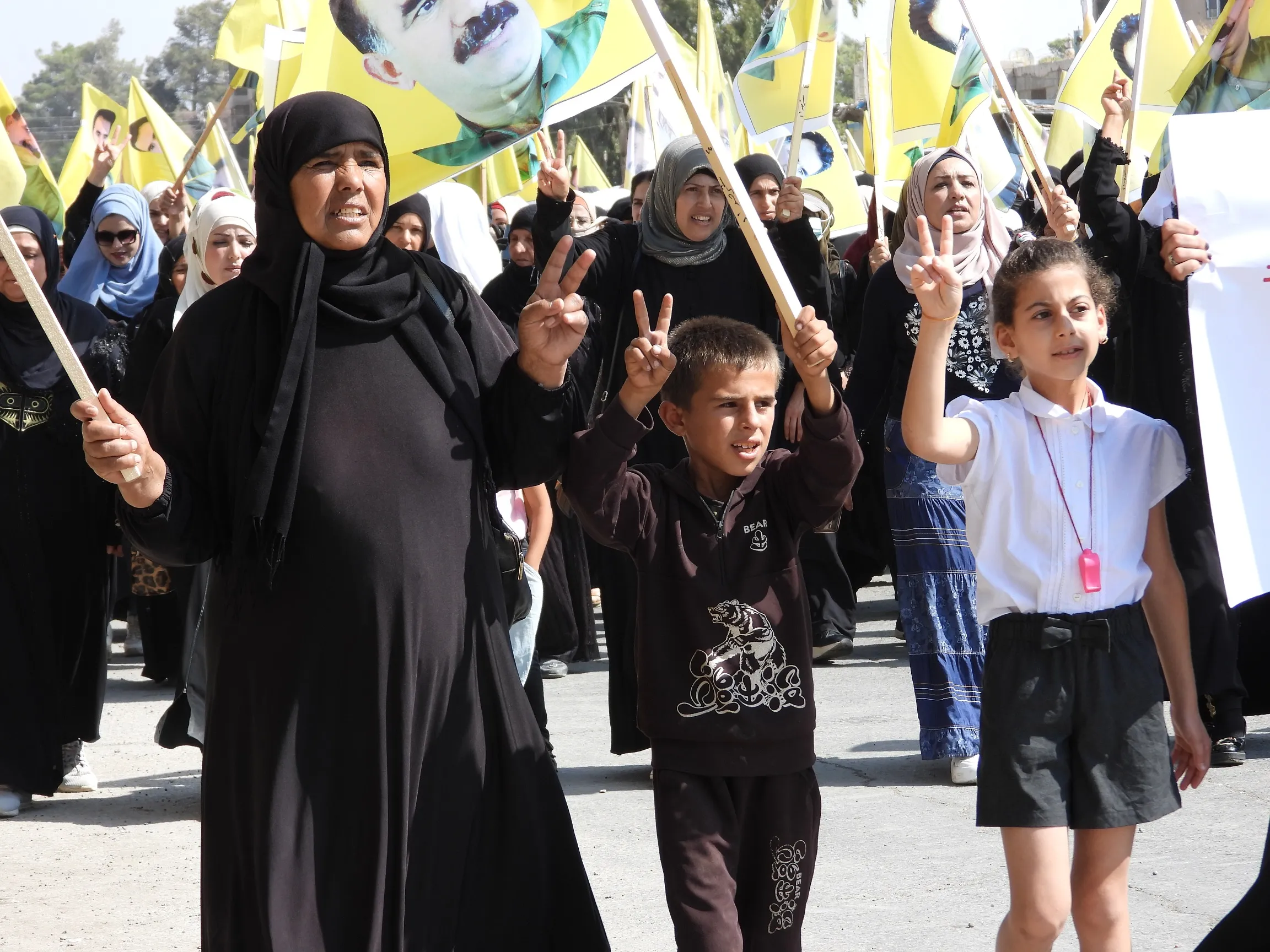 Li Tebqayê jî meşa li dijî komplo û êrişan