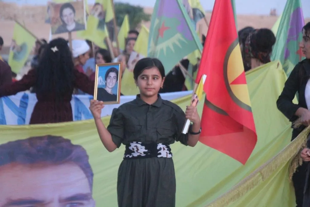 Ciwanên herêma Firatê li dijî komploya navneteweyî meşiyan