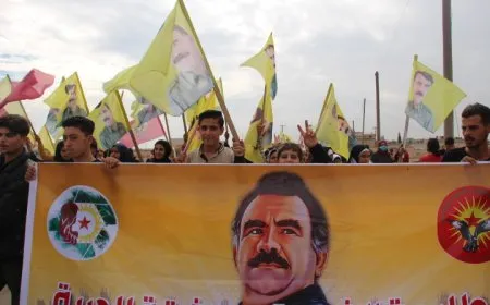 Bi pêşengiya ciwanan ji bo azadiya Rêber Abdullah Ocalan meşiyan