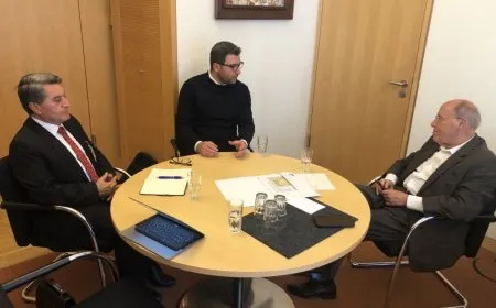 Parlamenterekî almanî: Rêveberiya Xweser projeyeke neteweyî-sûriyeyî ye