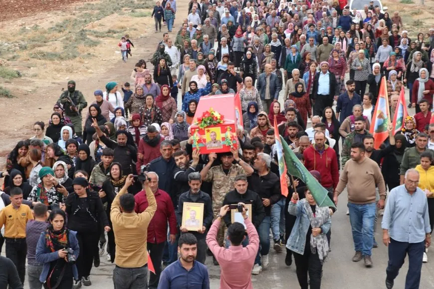 Cenazeyê şehîd Bahoz Heleb li Şehbayê bi girseyî hat pêşwazîkirin