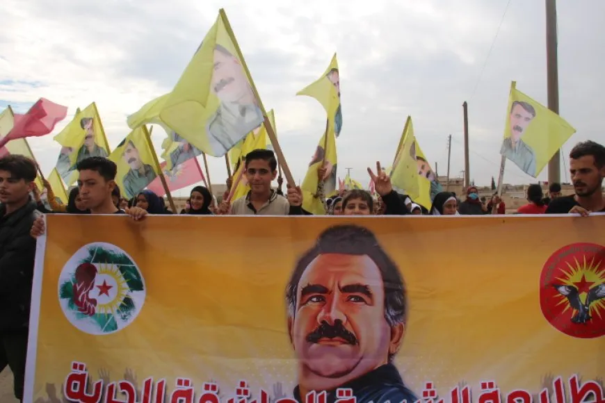 Bi pêşengiya ciwanan ji bo azadiya Rêber Abdullah Ocalan meşiyan