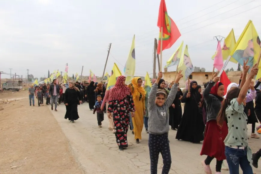 Bi pêşengiya ciwanan ji bo azadiya Rêber Abdullah Ocalan meşiyan