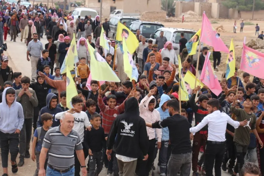 Bi pêşengiya ciwanan ji bo azadiya Rêber Abdullah Ocalan meşiyan