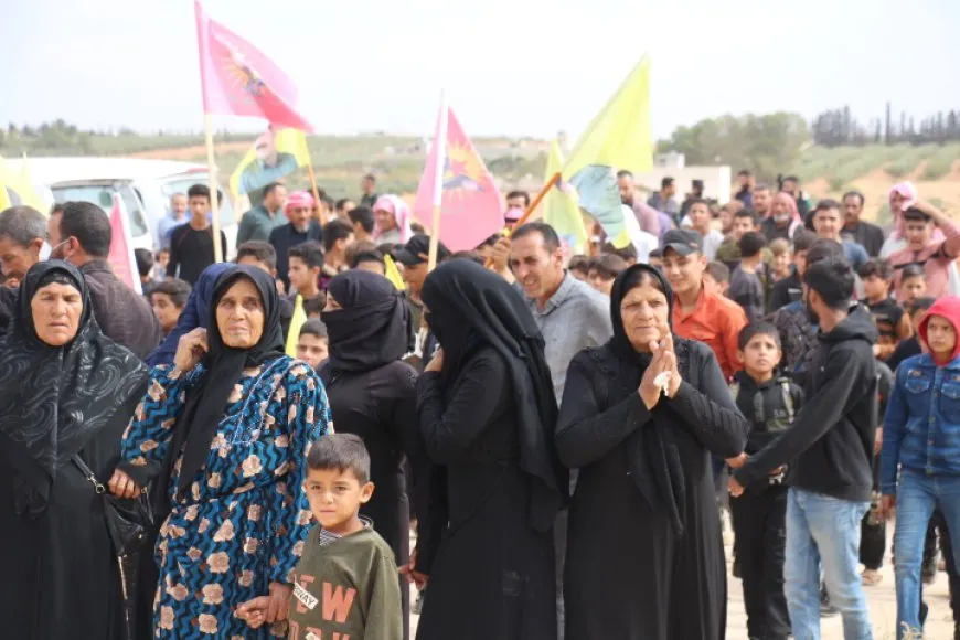 Bi pêşengiya ciwanan ji bo azadiya Rêber Abdullah Ocalan meşiyan