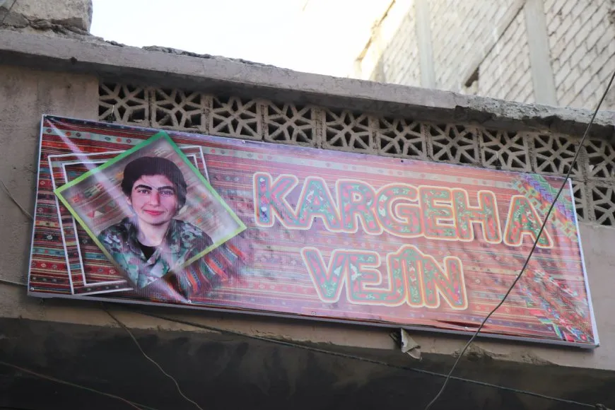 Yekitiya Jinên Ciwan li Helebê kargeha karên destan vekir