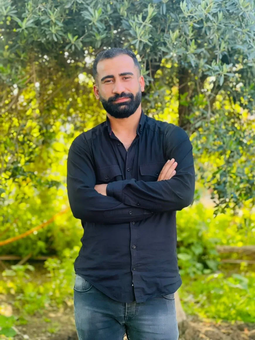 `Ez li mal rûnanim, hevalên me li eniyên şer in`
