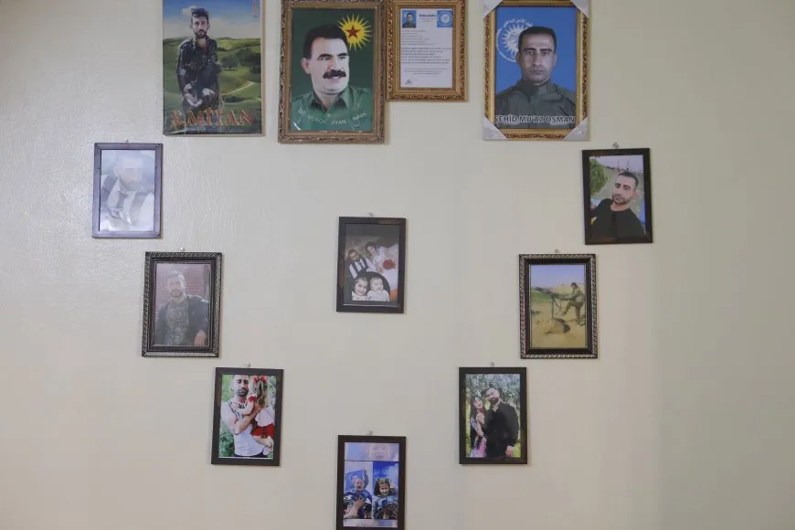 `Ez li mal rûnanim, hevalên me li eniyên şer in`