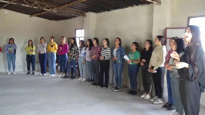 Hîlala Zêrîn bi çalakiyan piştgiriyê dide pêngava azadiyê