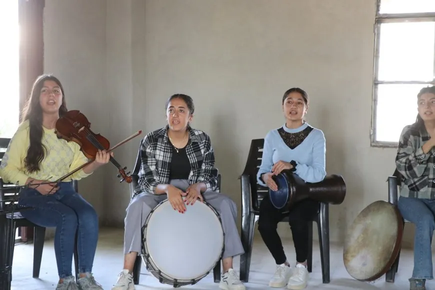 Hîlala Zêrîn bi çalakiyan piştgiriyê dide pêngava azadiyê