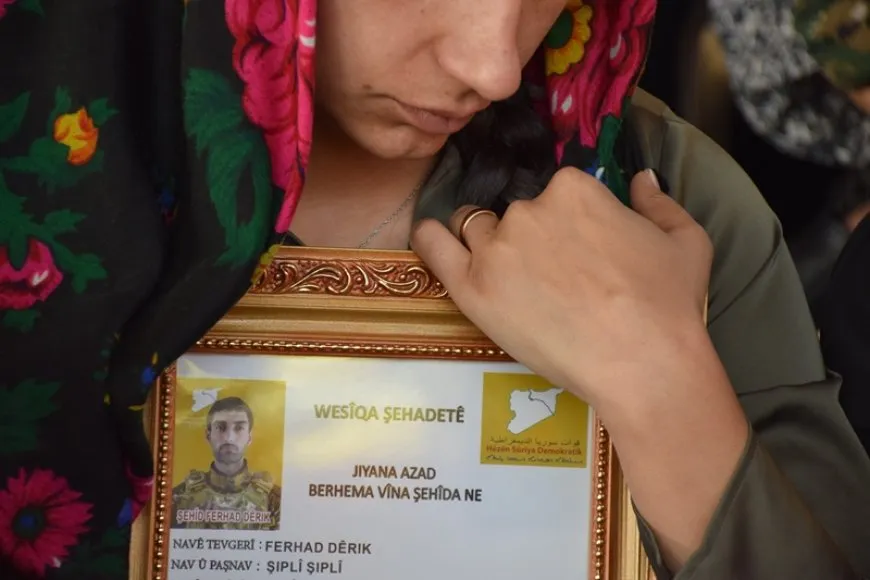 Şêniyên Qamişlo serdana konê taziyê yê şehîdên Dêrikê kir