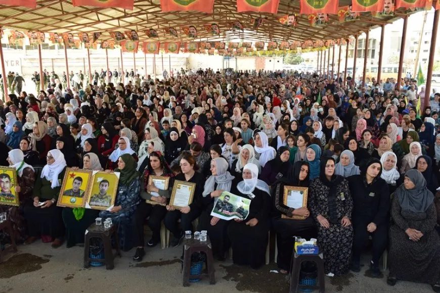 Şêniyên Qamişlo serdana konê taziyê yê şehîdên Dêrikê kir