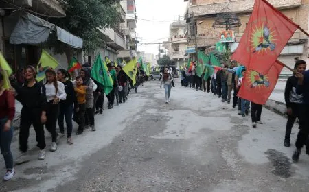 Ciwanên Helebê ji bo azadiya Rêber Abdullah Ocalan meşek li dar xist
