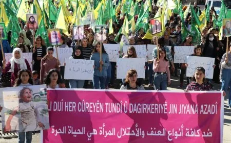 Li Kobanê bi meşekê tundiya li ser jinê hate şermezarkirin