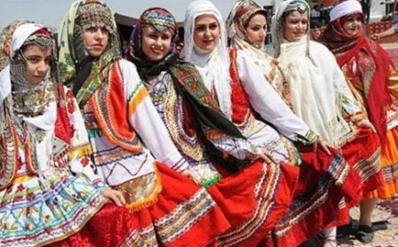 Dewleta Îranê ji ber lixwekirina cil û bergên kurdî gef li hunermendan xwarin