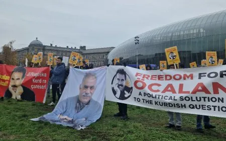 Kurdistanî û dostên wan li Ewropa ji bo azadiya fîzîkî ya Rêber Abdullah Ocalan meşiyan